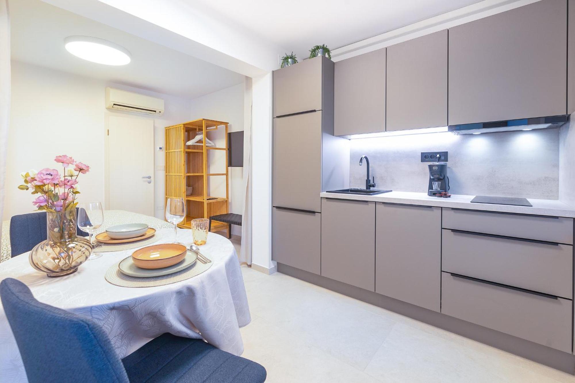 Isolana Apartment イゾラ エクステリア 写真